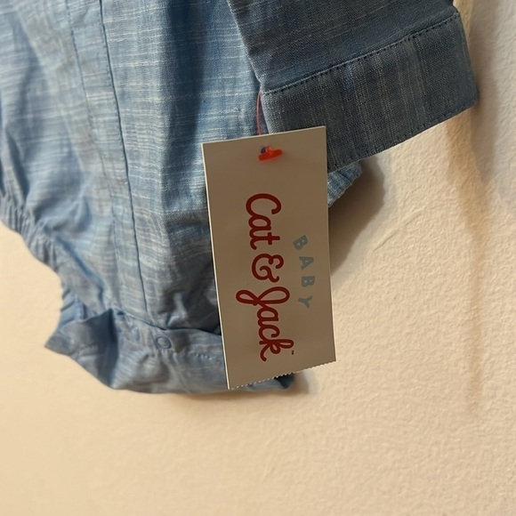 NWT Cat & Jack button down shirt holiday style. Size 18 M - Picture 4 of 6